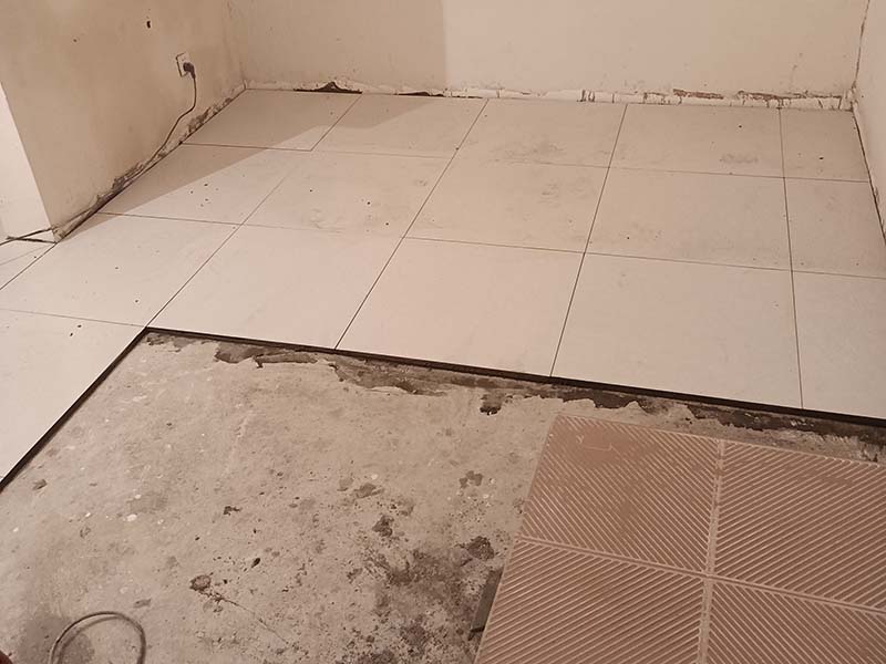 客廳地面裝修瓷磚，用水泥好還是瓷磚膠好？(圖4)