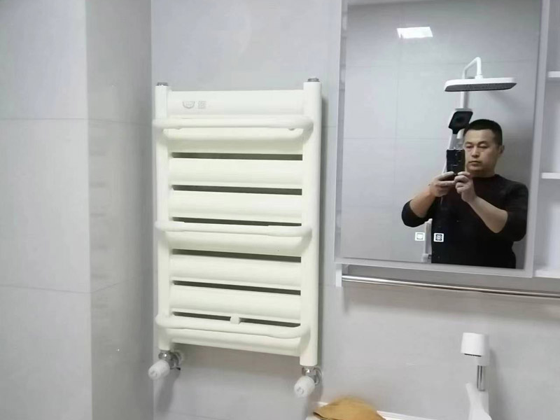 衛生間洗澡漏水到樓下怎么回事(圖1)